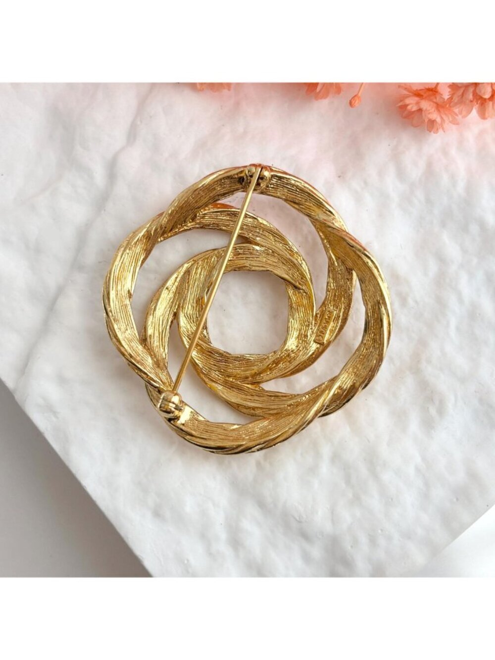 Monet Signed Abstract Braided Gold Toned 80's Vintage Costume Jewelry Brooch - Picture 2 of 8
